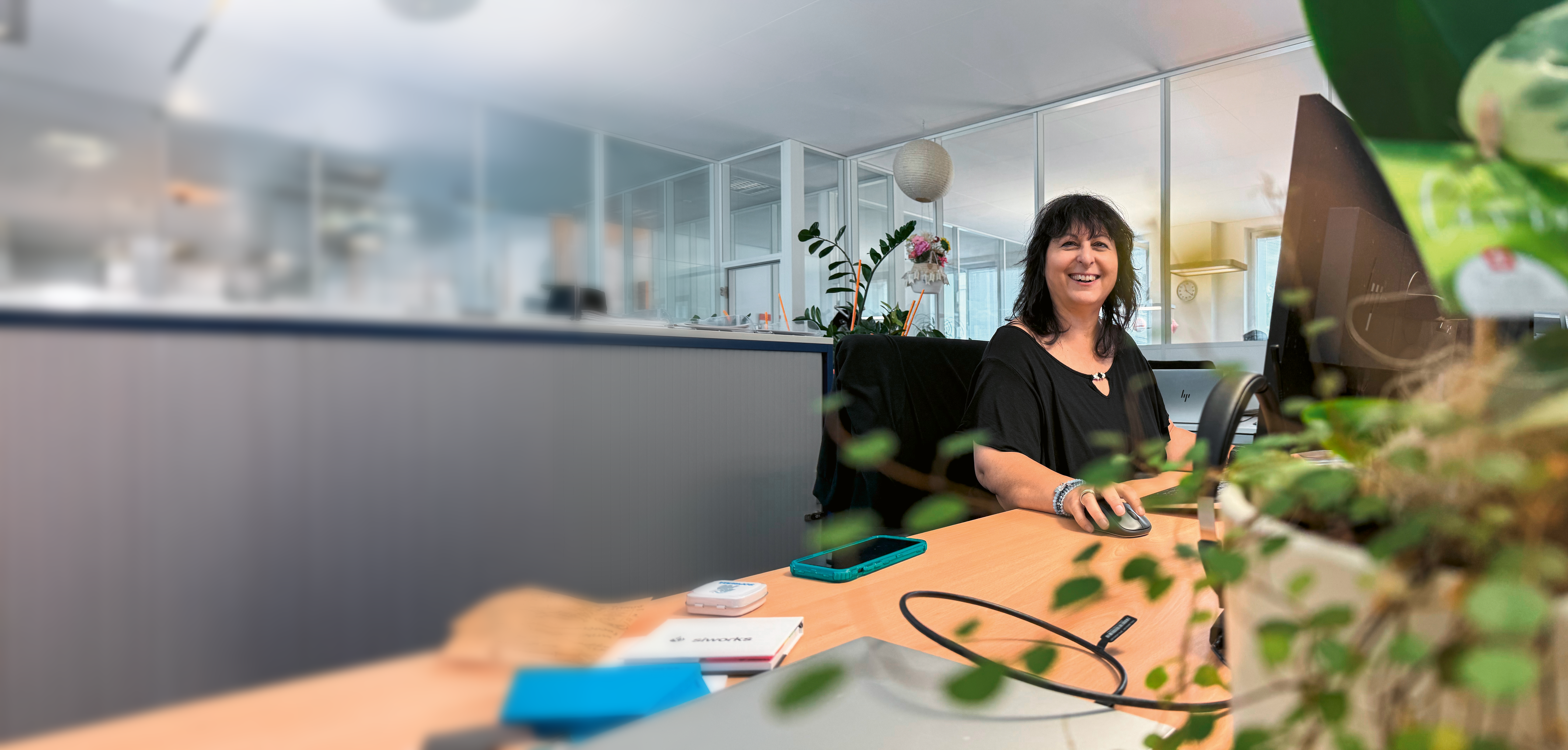 Isabel übergibt die Redaktionsfeder ihrer Nachfolgerin Jessica Nigg