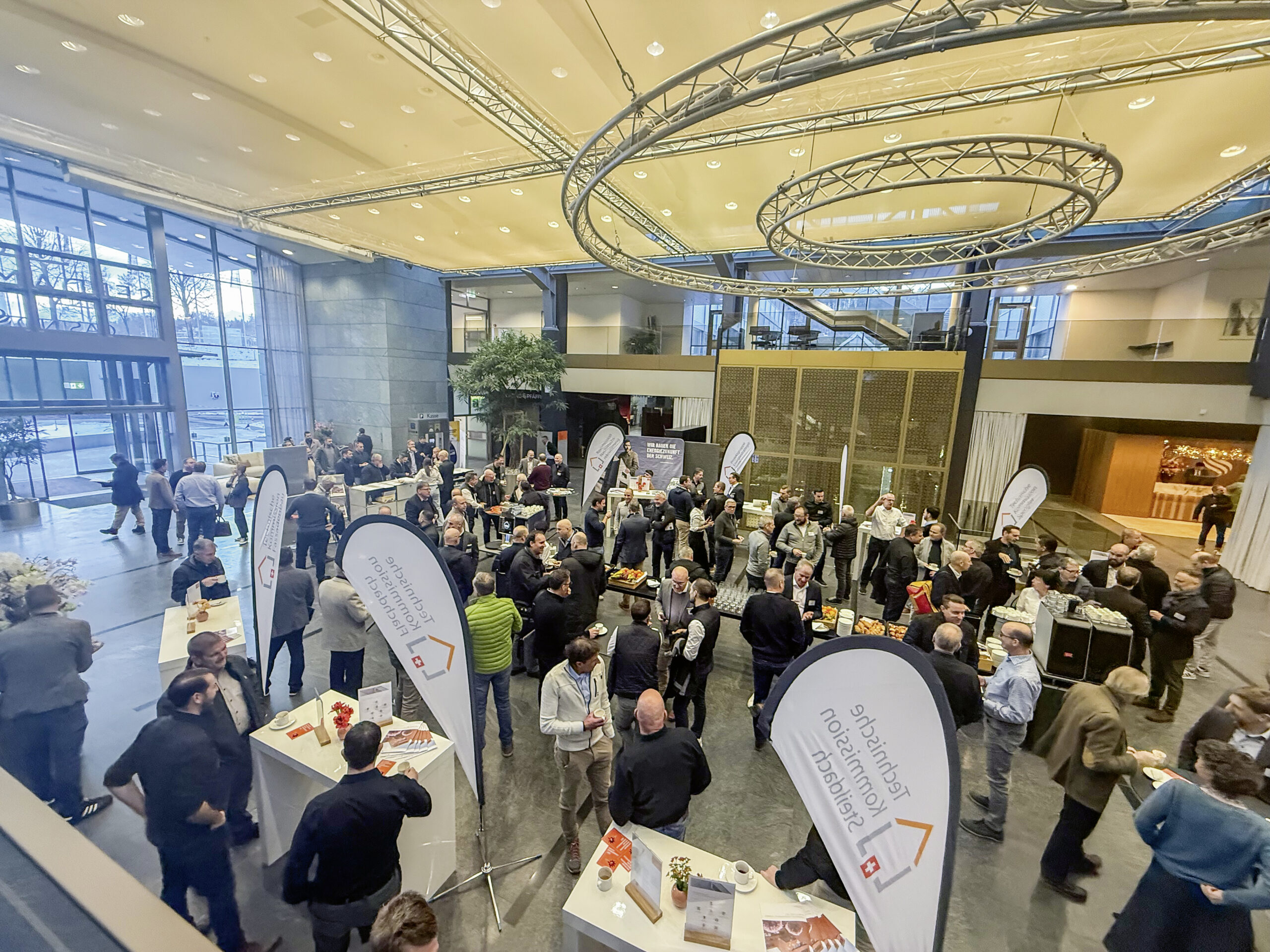 Branchenauftakt im Zeichenvon Politik und Partnerschaft