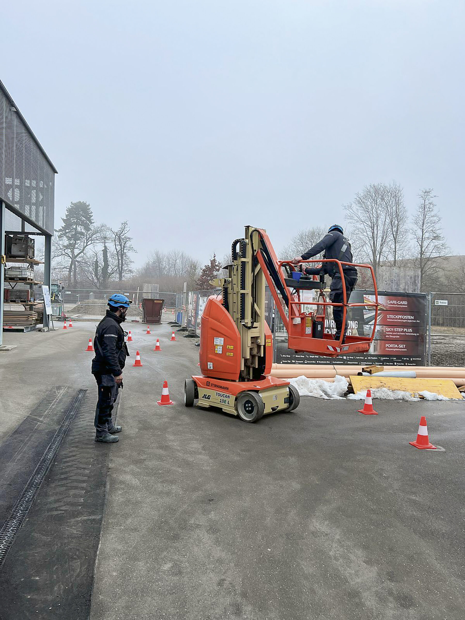 Sicher in die Höhe dank Hubarbeitsbühnen-Ausbildung